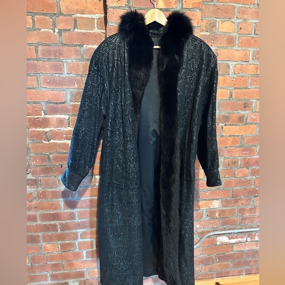 Leather coat with snake print - Picture 1 of 3